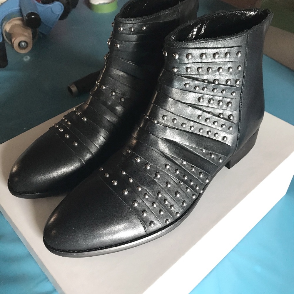 White Mountain Womans Studded Leather Boots